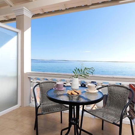 Marina Beachfront Apartment By Konnect, Ypsos Extérieur photo