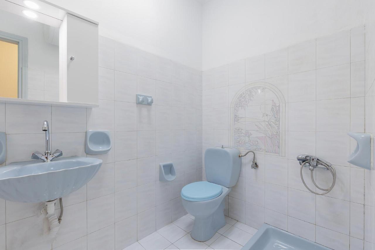 Marina Beachfront Apartment By Konnect, Ypsos Extérieur photo