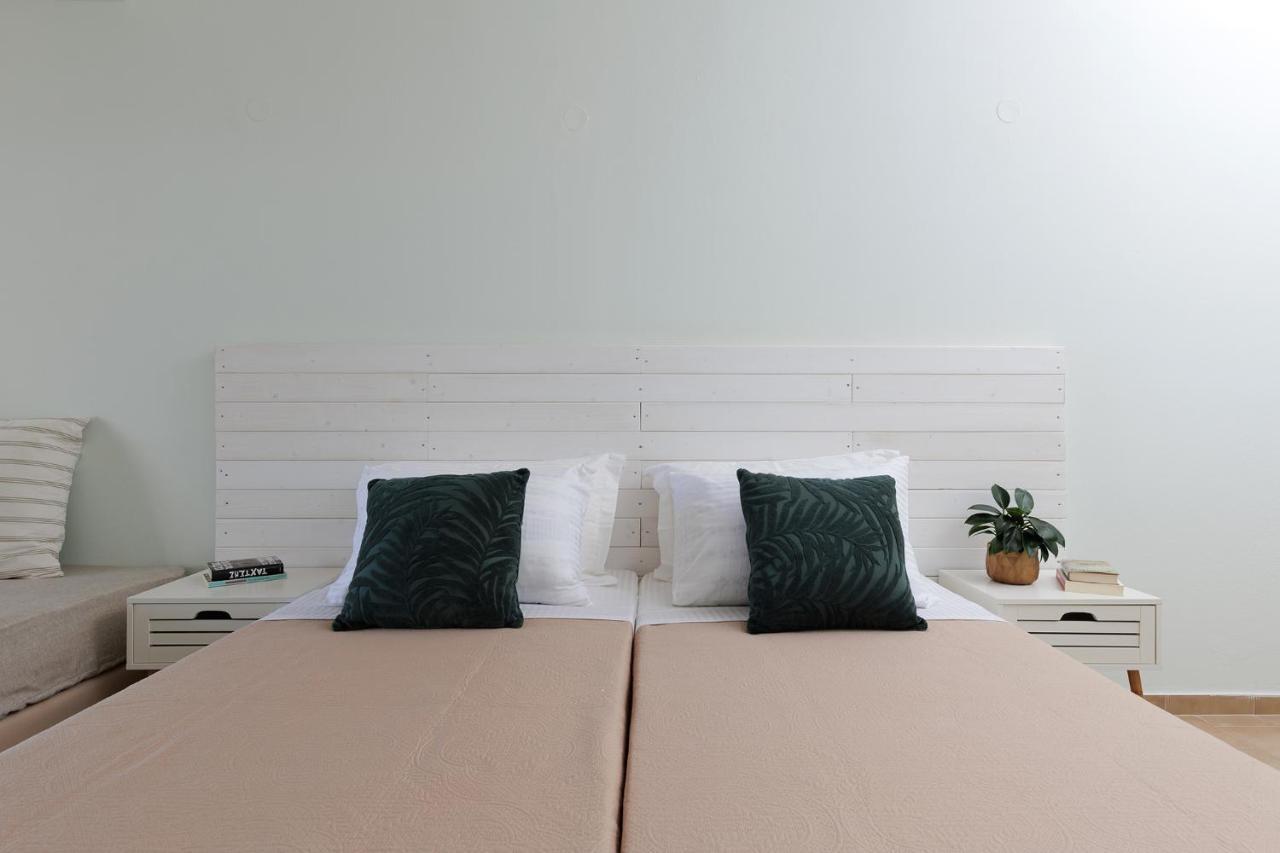 Marina Beachfront Apartment By Konnect, Ypsos Extérieur photo