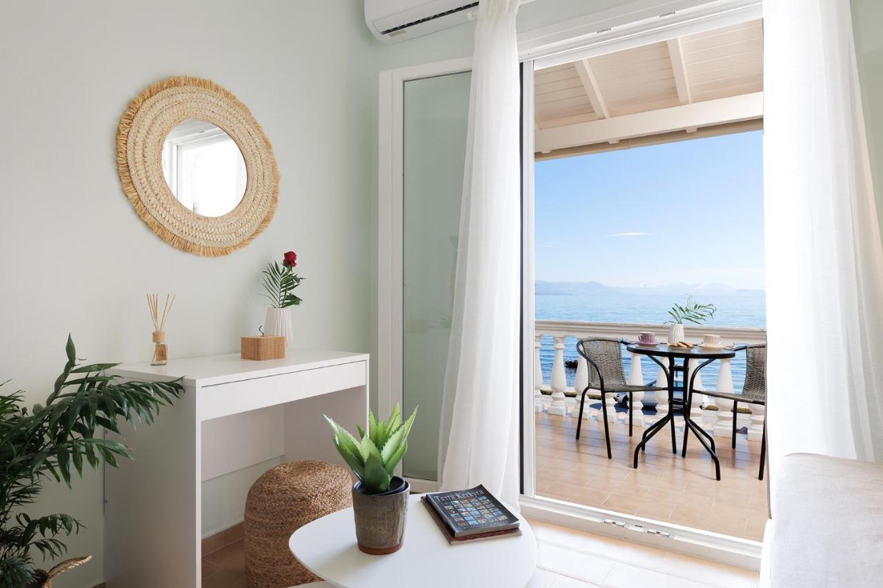 Marina Beachfront Apartment By Konnect, Ypsos Extérieur photo